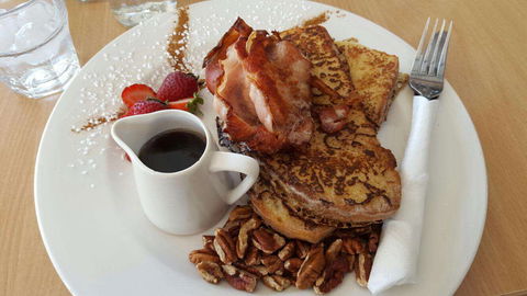 North Eastern Hotel - Tourism Caloundra 0