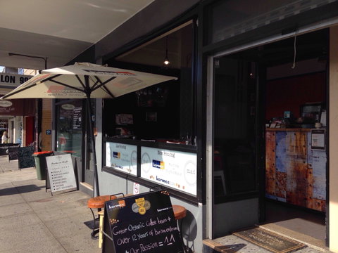 B-Line Cafe - Tourism Caloundra 0