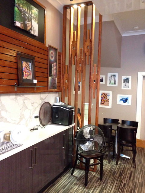 Shots Cafe & Gallery - Tourism Caloundra 0