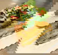 The Walnut Restaurant and Lounge Bar - Tourism Caloundra