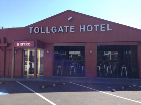 Tollgate Bistro - Tourism Caloundra 0