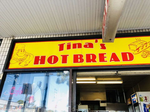Where's Your Aunty? - Tourism Caloundra 0
