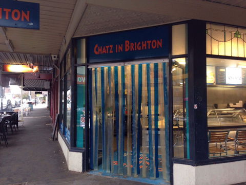 Chatz In Brighton - Tourism Caloundra 0