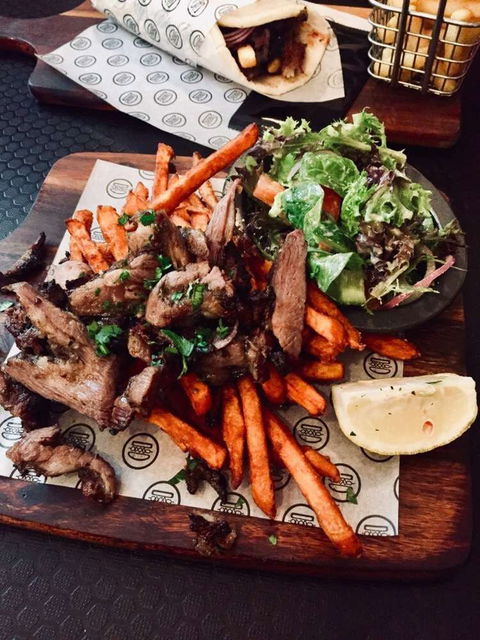 Meat In The Middle - Tourism Caloundra 0