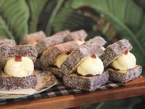 Royal George Hotel - Tourism Caloundra 0