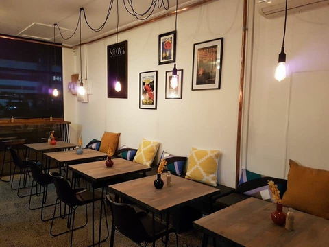 Youngman Cafe - Tourism Caloundra 0