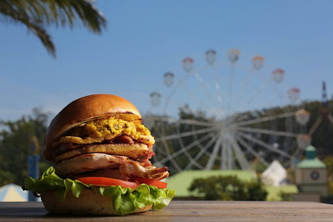 Banana Bender Pub - Tourism Caloundra 0