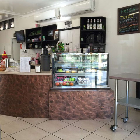 Frog & Toad - Tourism Caloundra 0