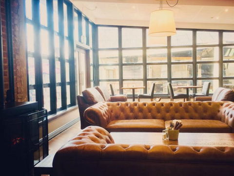 The Clubhouse Hotel - Tourism Caloundra 0