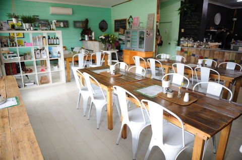 Alicia's Cafe - Tourism Caloundra 1