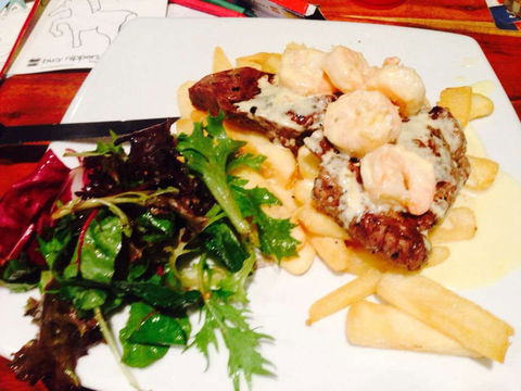 Breakers Bar & Cafe - Tourism Caloundra 0