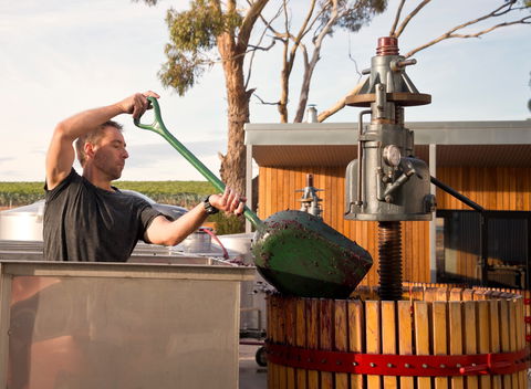 Izway Wines - Tourism Caloundra 0