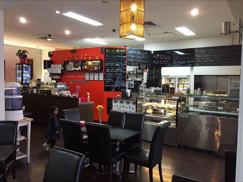 Neo Cafe Restaurant - Tourism Caloundra 0