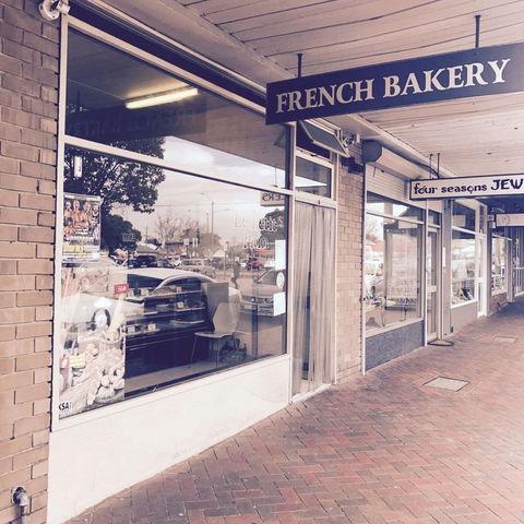 Le Petit Pain - Tourism Caloundra 0