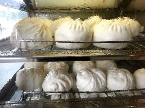 Thang Loi (Victoria Cake Shop) - Tourism Caloundra 0