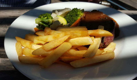 St Andrews Hotel - Tourism Caloundra 0