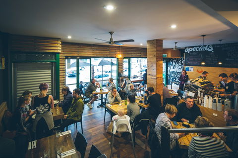 LV's On Clarence - Tourism Caloundra 1