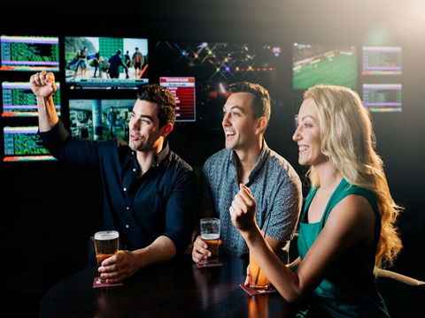 Steelers Leagues Club - Tourism Caloundra 1
