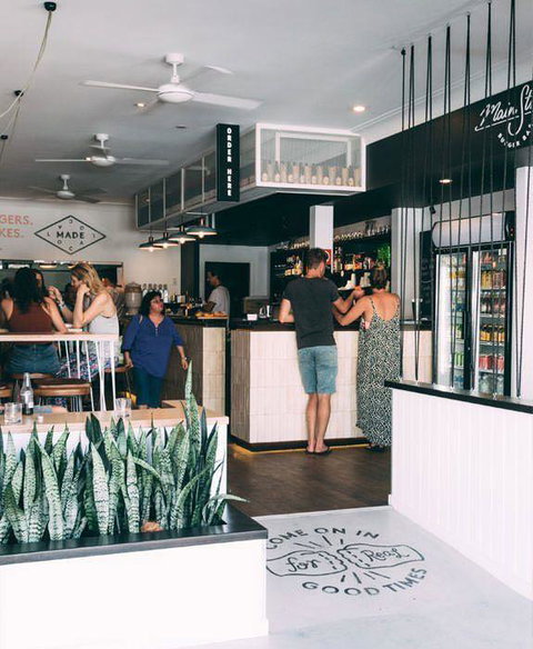 Izzy's Restaurant - Tourism Caloundra 4