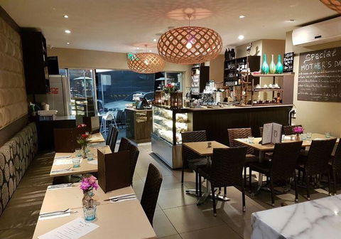 Sunrise Takeaway - Tourism Caloundra 4