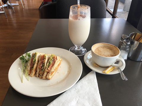 Cafe Fiori - Tourism Caloundra 0