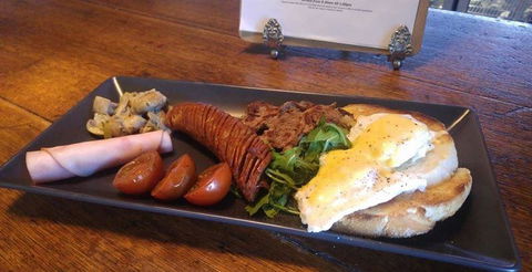 Mischief And Mayhem Wine Lounge - Tourism Caloundra 1