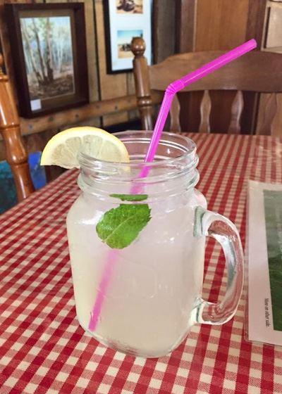 Rollonin Cafe - Tourism Caloundra 0