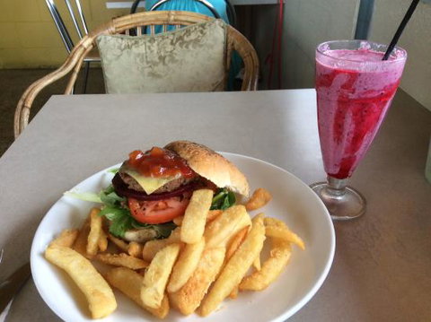 The Blue Heron Cafe - Tourism Caloundra 0