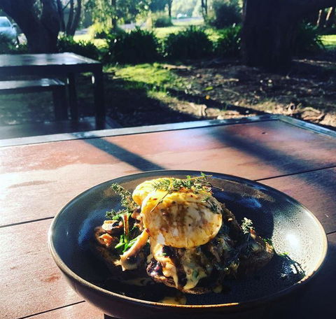 Warrandyte Cafe - Tourism Caloundra 1
