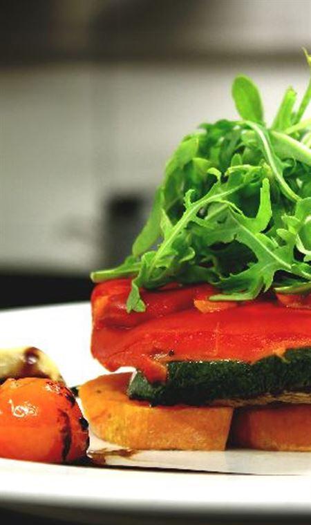 OMaras Hotel - Tourism Caloundra 4