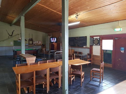 Yolla Tavern - Tourism Caloundra 0
