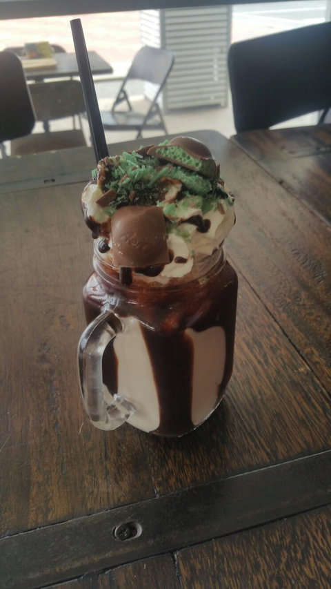 Edison’s Burger Bar - Tourism Caloundra 8