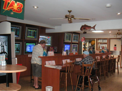 Jacobs Well Bayside Tavern - Tourism Caloundra 2