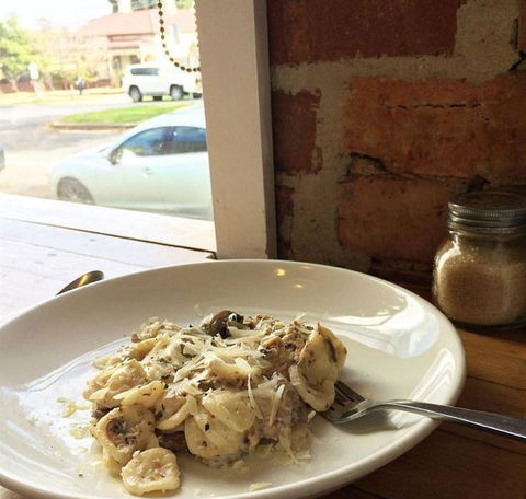 EAT LOVE PIZZA - Tourism Caloundra 10