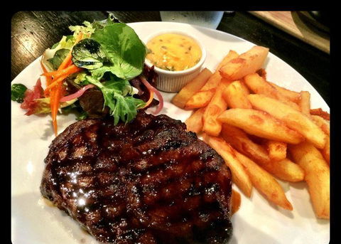 The Woodlands Hotel - Tourism Caloundra 11