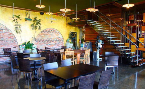 The Woodlands Hotel - Tourism Caloundra 6