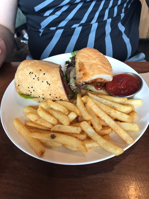The Quarie Bar+Brasserie - Tourism Caloundra 9