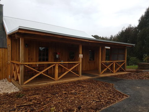 Thistle Hut - Tourism Caloundra 0