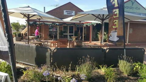 Annies Cafe - Tourism Caloundra 0
