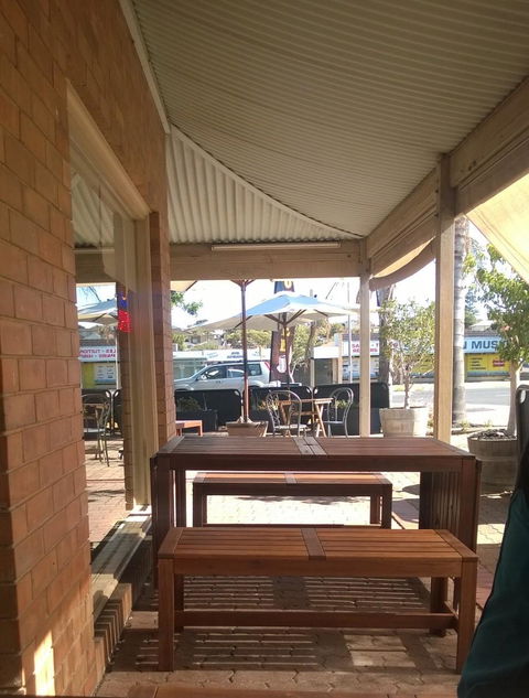 Annies Cafe - Tourism Caloundra 2