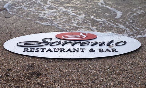 Sorrento Restaurant & Bar - Tourism Caloundra 13