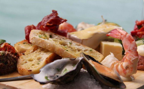 Sorrento Restaurant & Bar - Tourism Caloundra 14