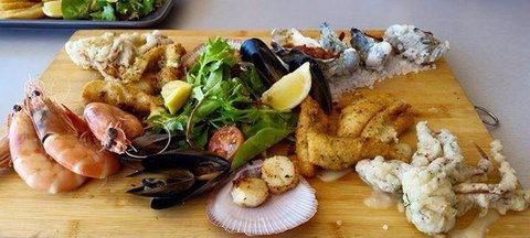 Sorrento Restaurant & Bar - Tourism Caloundra 3