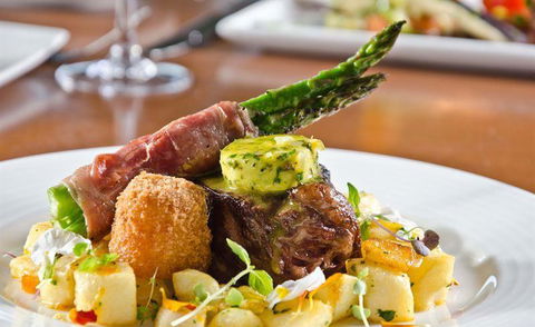 Summit Restaurant And Bar - Tourism Caloundra 7