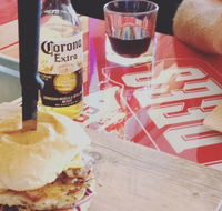 Johnny Dee's - Tourism Caloundra