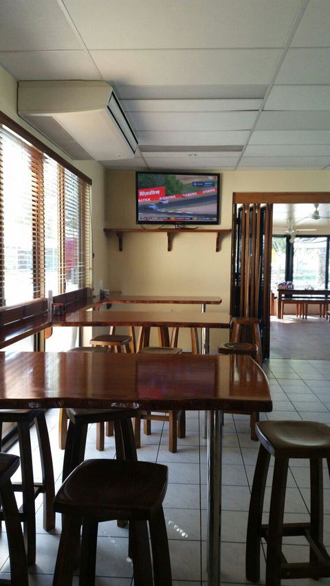 Channel Inn Bar And Bistro - Tourism Caloundra 4