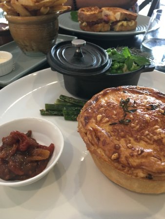 Hampton ACT Tourism Caloundra