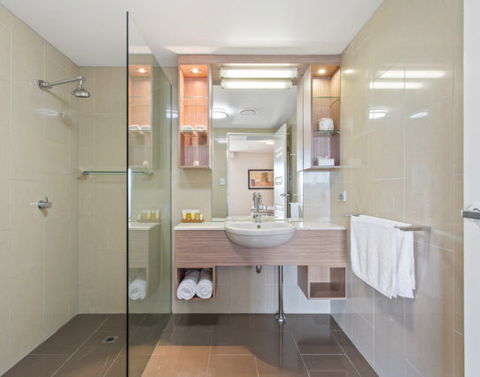 CBD Executive Apartments - Tourism Caloundra 2