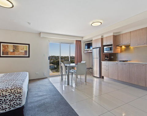CBD Executive Apartments - Tourism Caloundra 8