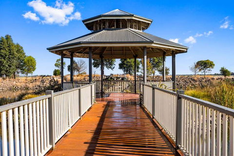 Quality Suites Point Cook Seasons 5 - Tourism Caloundra 3